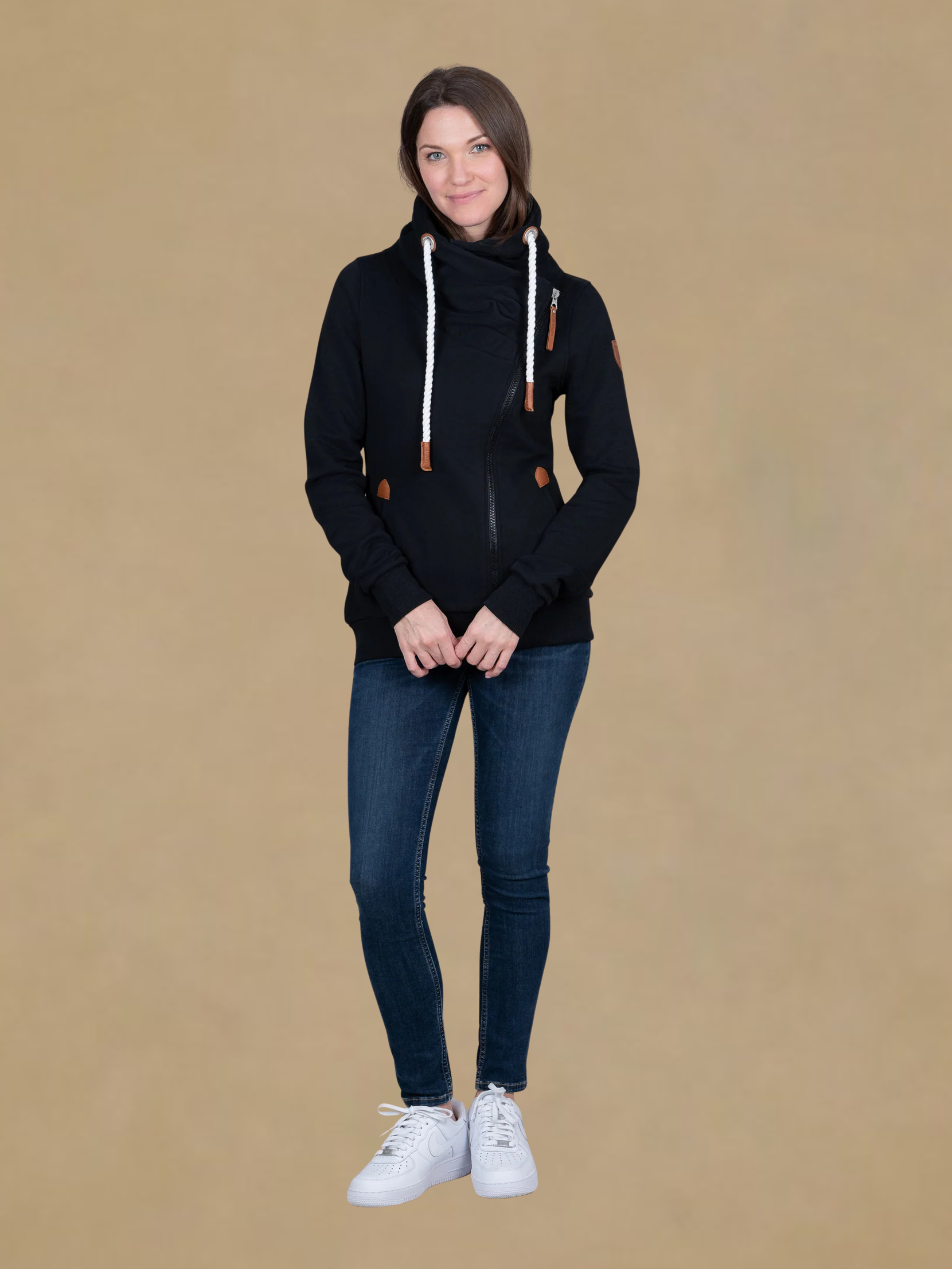 Wanakome Hestia Diagonal Zip Sweatshirt - Black