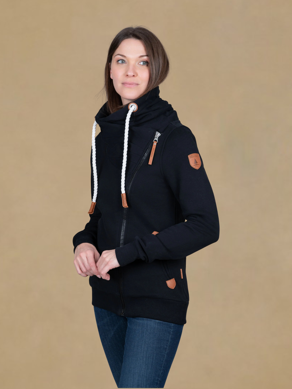 Wanakome Hestia Diagonal Zip Sweatshirt - Black