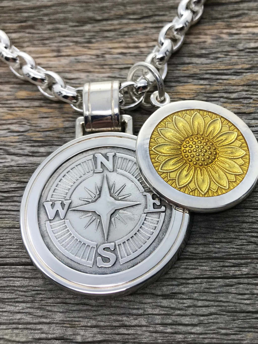 LOLA Compass Rose Pendant - Oxy